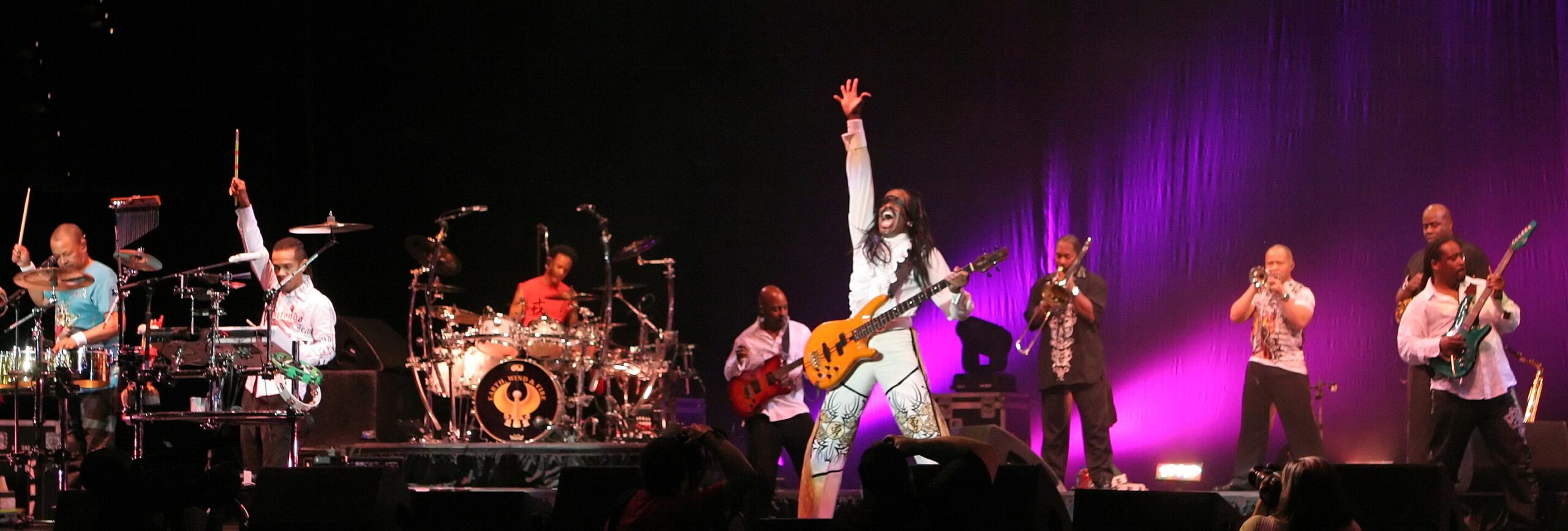 Earth, Wind & Fire in concert