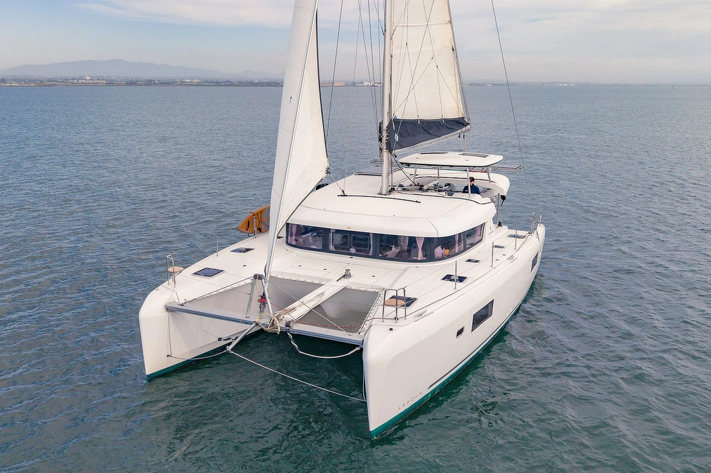 San Diego Sailing Charter Companies Compared: Rental Counters, Party Boats and Private Catamarans hero